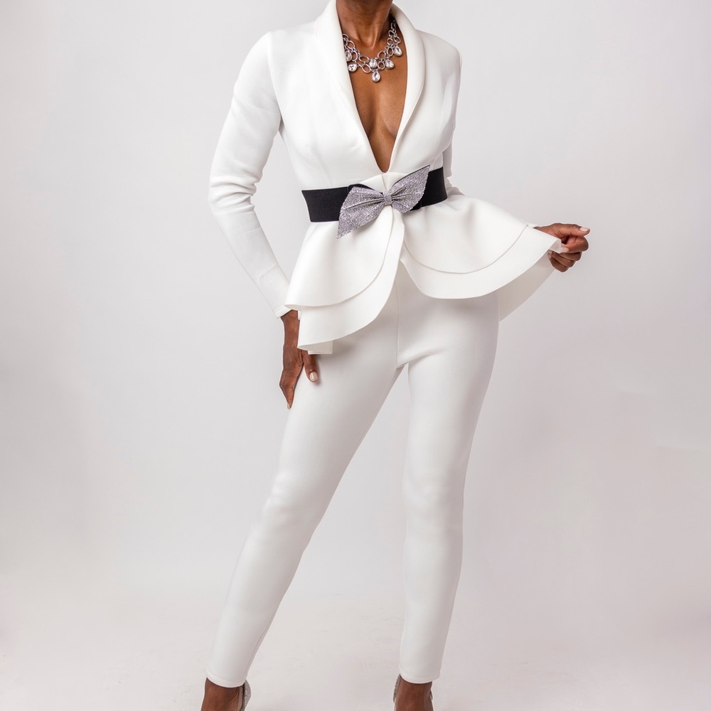 Off-White Pants Suit with Black Belt